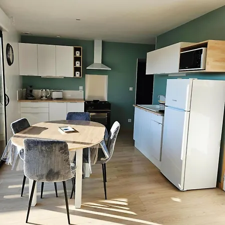 De La Foret De Poyant بيت للعطل *